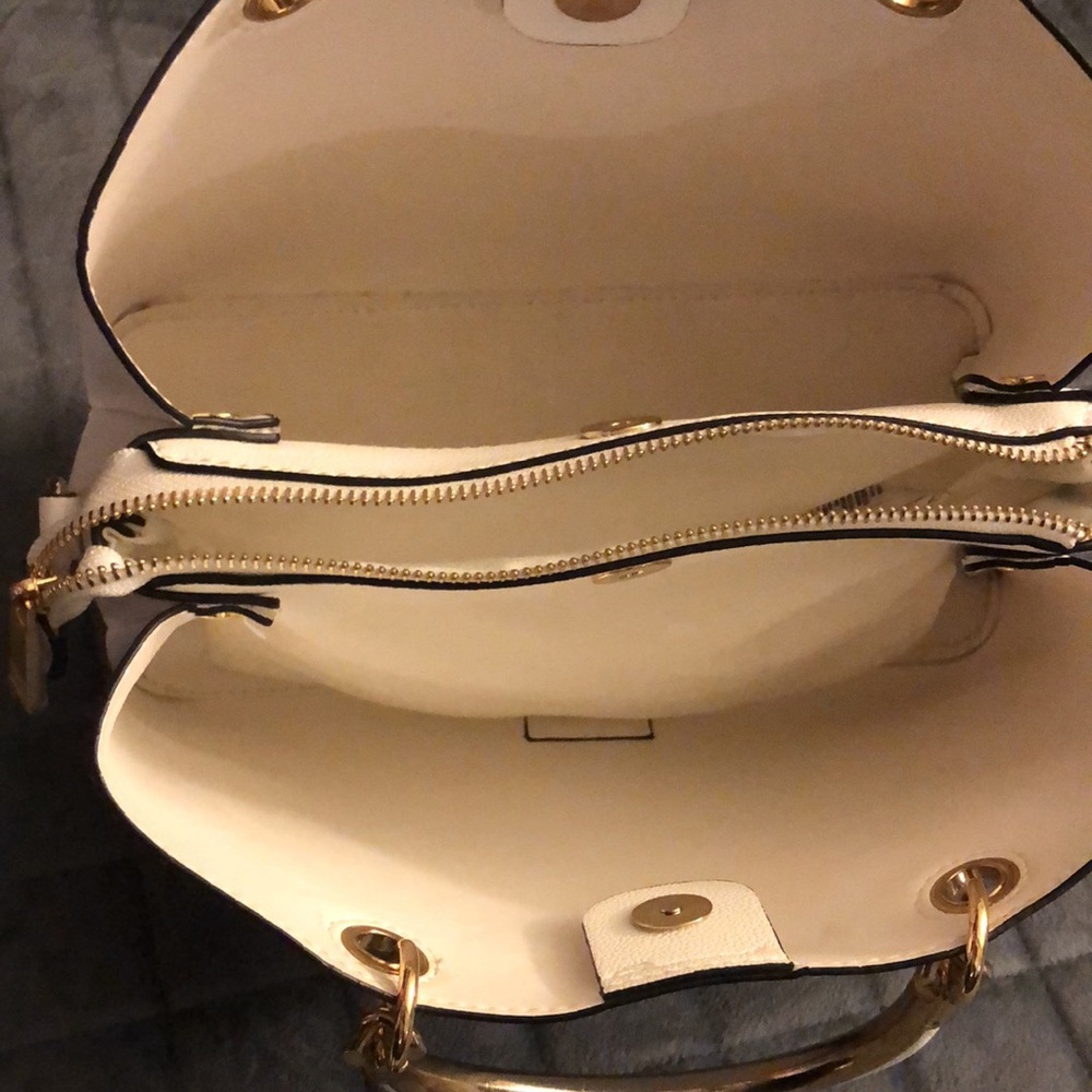 Purse - Picture 3 of 4